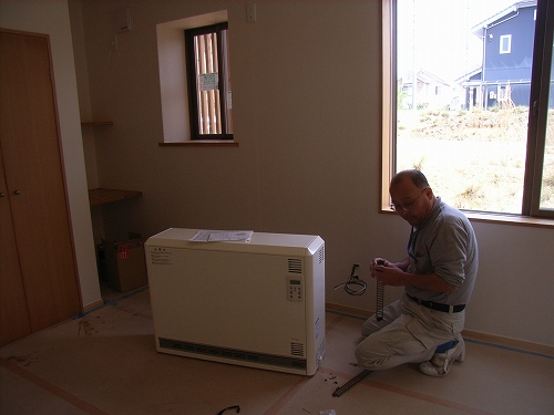 蓄電暖房器！レンガ25枚ガーデニングに如何ですか？